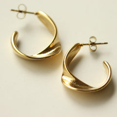 Twist of Elegance Earrings