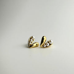 Petite Heart Pearl Studs Earring