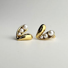 Petite Heart Pearl Studs Earring