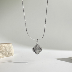 Silverleaf Clover Necklace_02
