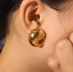 Comma Earring