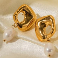 Elegant Pearl Drops Earring