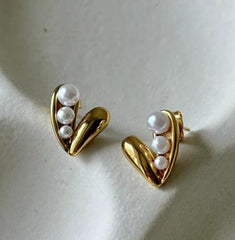 Petite Heart Pearl Studs Earring