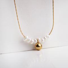 Opulent Pearls Necklace